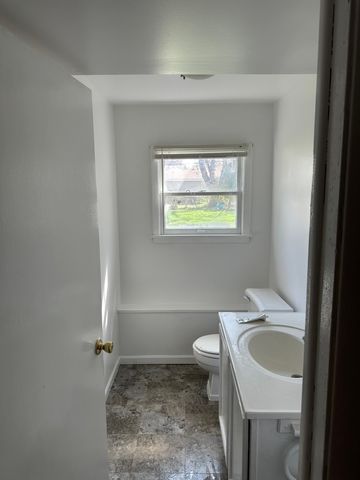 1716 Rogers Avenue, Mchenry, IL 60050