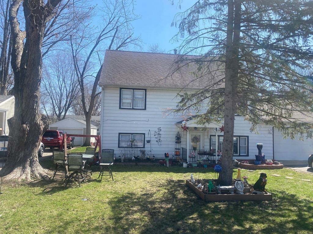 1716 Rogers Avenue, Mchenry, IL 60050