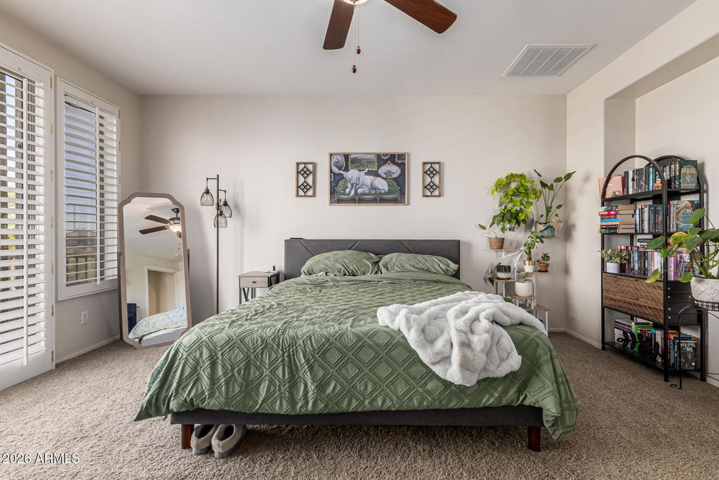 Image 11 of property listing at 16617 S 27TH Lane, Phoenix, AZ 85045