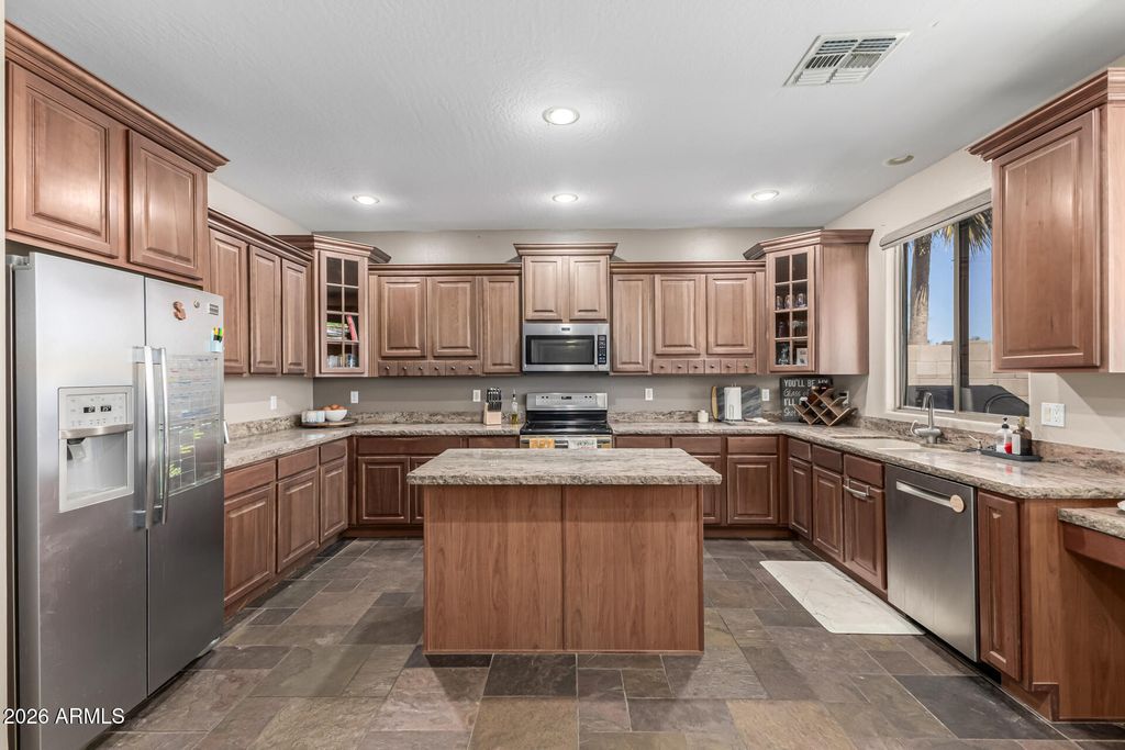 Image 3 of property listing at 16617 S 27TH Lane, Phoenix, AZ 85045