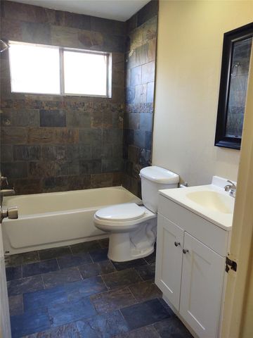 2515 Heritage Colony Drive, Webster, TX 77598