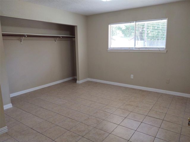 2515 Heritage Colony Drive, Webster, TX 77598