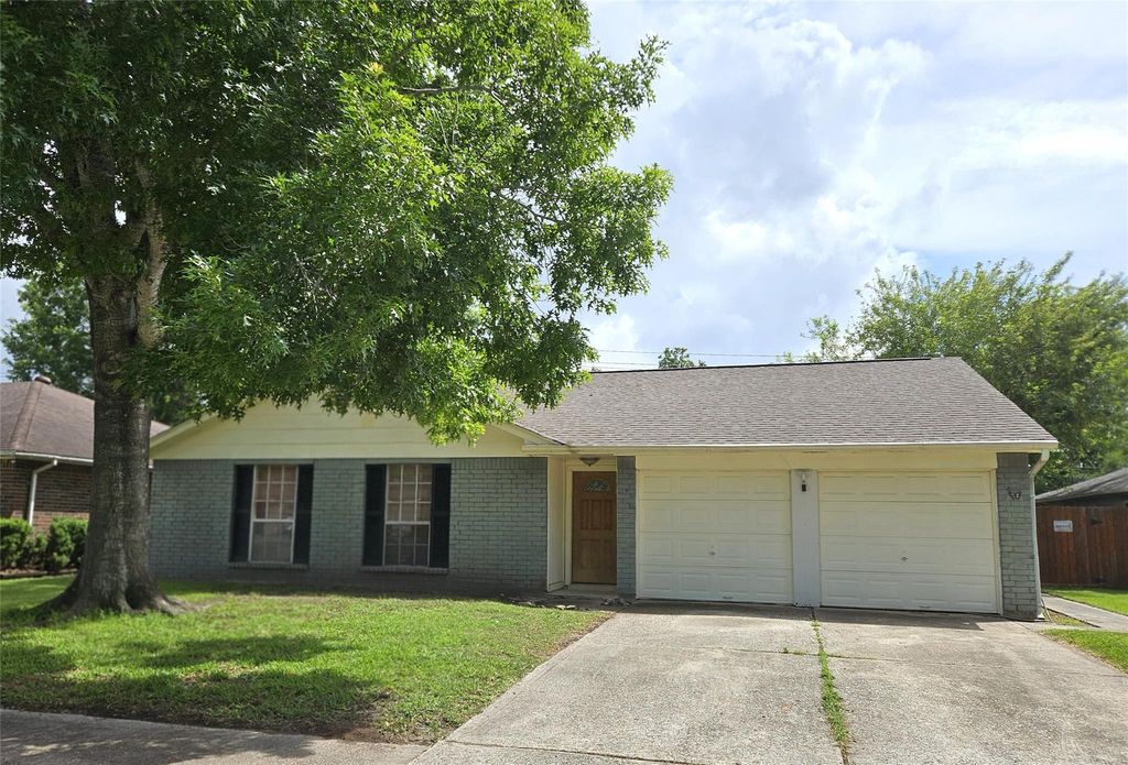 2515 Heritage Colony Drive, Webster, TX 77598