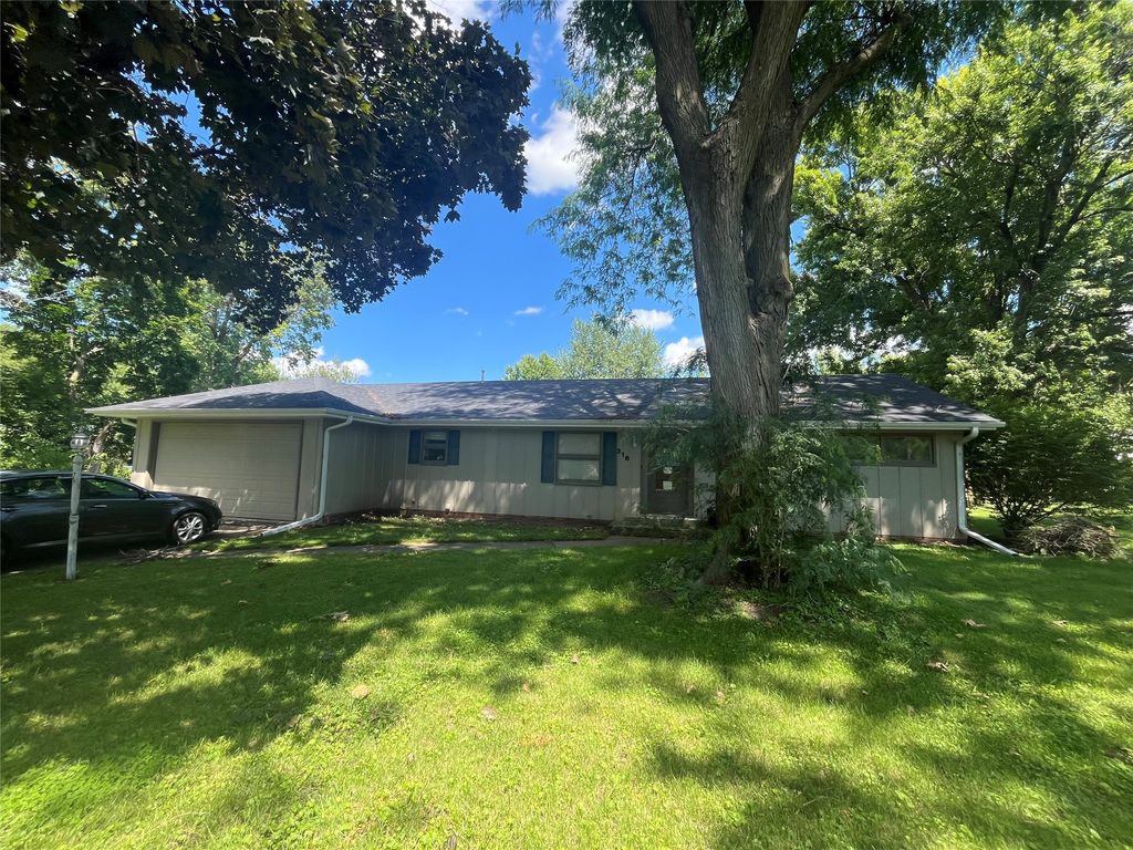 316 W 11th Street S, Newton, IA 50208