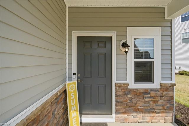7714 Leeds Castle LN, New Kent, VA 23124