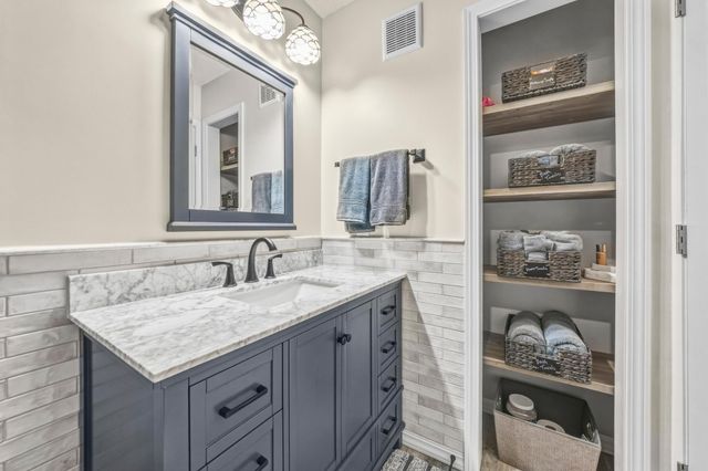 17185 72nd Avenue N, Maple Grove, MN 55311