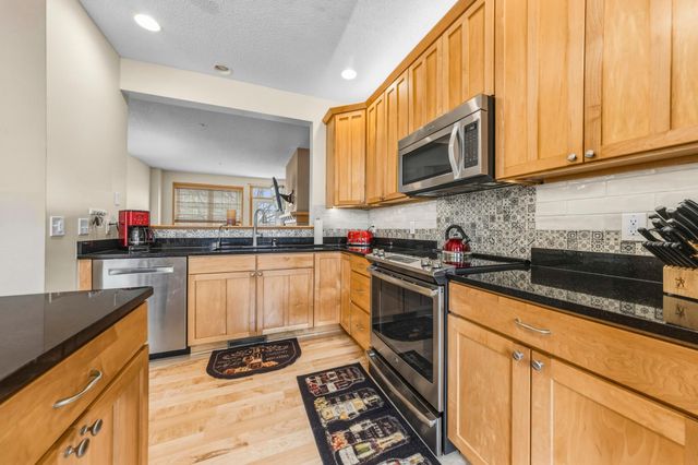 17185 72nd Avenue N, Maple Grove, MN 55311