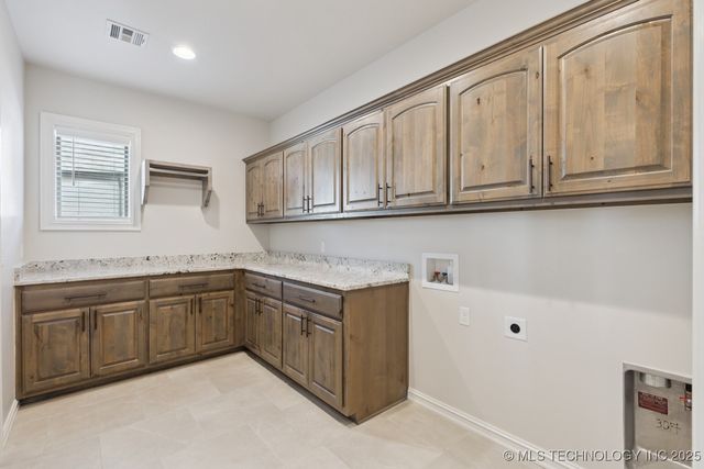 14216 S Delaware Place S, Bixby, OK 74008