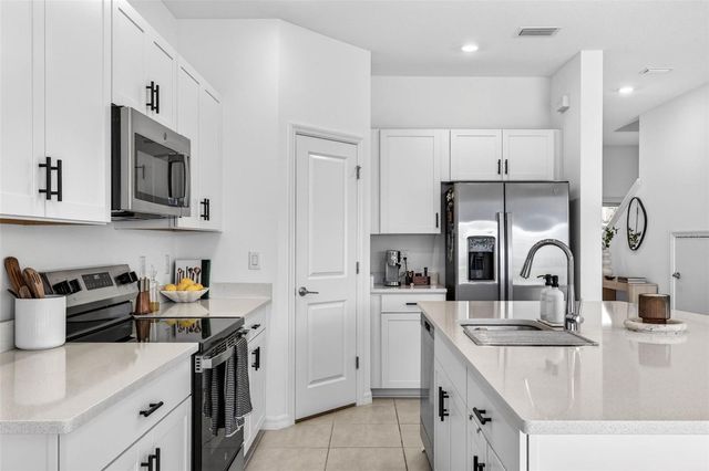 2307 PARAVANE WAY, Wesley Chapel, FL 33543