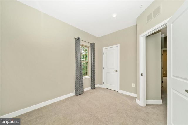 9537 TALL OAKS RD, Montgomery Village, MD 20886