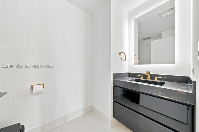 3470 E Coast Ave H0901, Miami, FL 33137