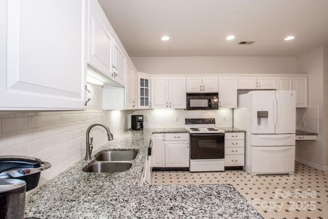 8320 Highland Glen Drive, Charlotte, NC 28269