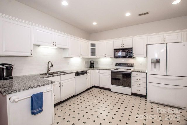 8320 Highland Glen Drive, Charlotte, NC 28269