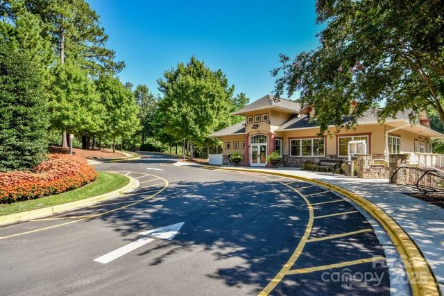 8320 Highland Glen Drive, Charlotte, NC 28269