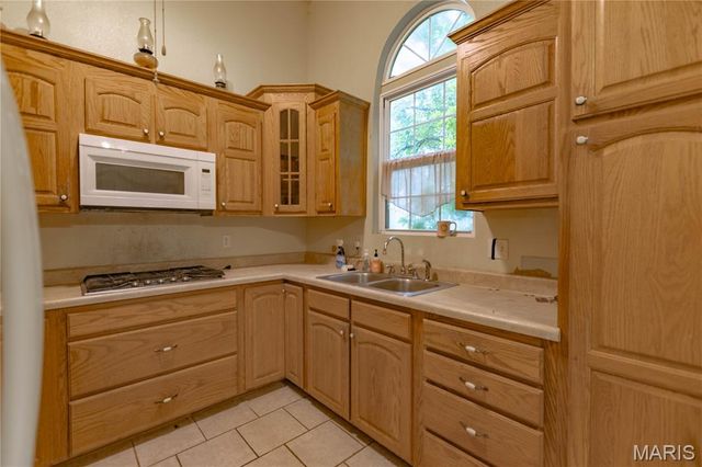 9815 County Road 2780, Unincorporated, MO 65548