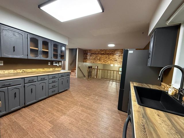 1201 NW 25th Place, Minot, ND 58703