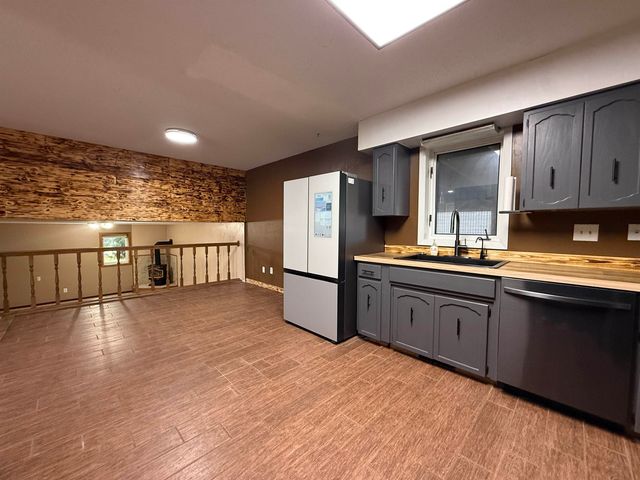 1201 NW 25th Place, Minot, ND 58703