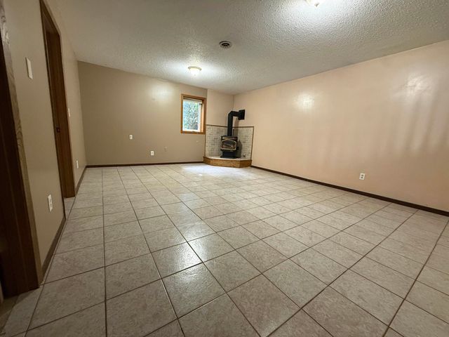 1201 NW 25th Place, Minot, ND 58703