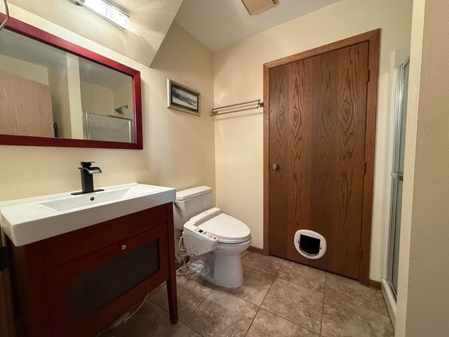 1201 NW 25th Place, Minot, ND 58703