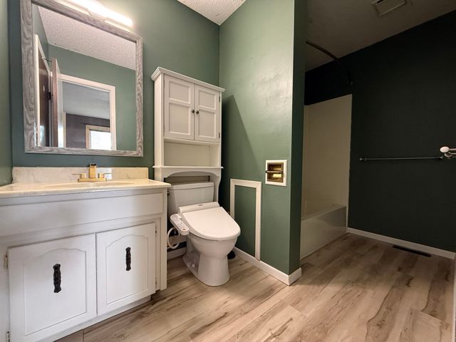 1201 NW 25th Place, Minot, ND 58703