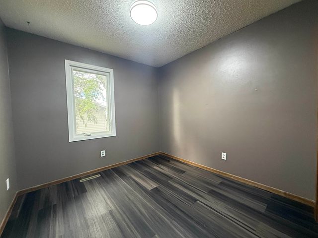 1201 NW 25th Place, Minot, ND 58703