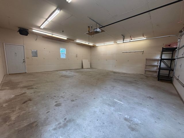 1201 NW 25th Place, Minot, ND 58703