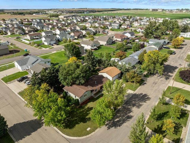 1201 NW 25th Place, Minot, ND 58703