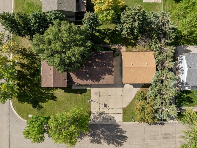 1201 NW 25th Place, Minot, ND 58703