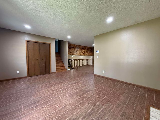1201 NW 25th Place, Minot, ND 58703
