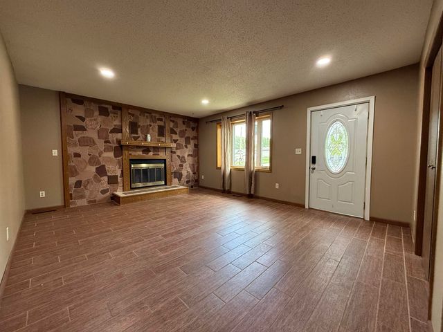 1201 NW 25th Place, Minot, ND 58703