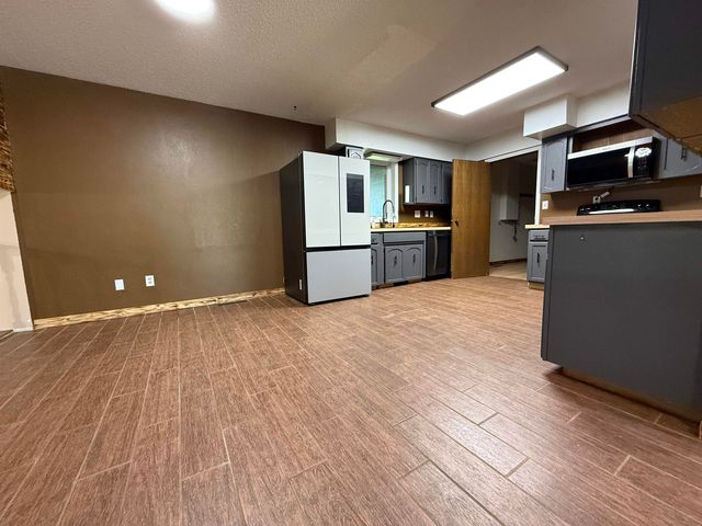 1201 NW 25th Place, Minot, ND 58703