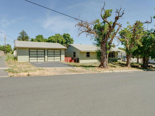 104 3rd St, Cheney, WA 99004