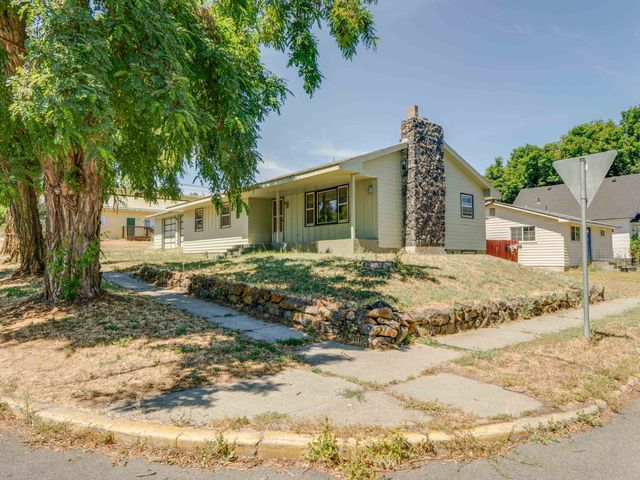 104 3rd St, Cheney, WA 99004
