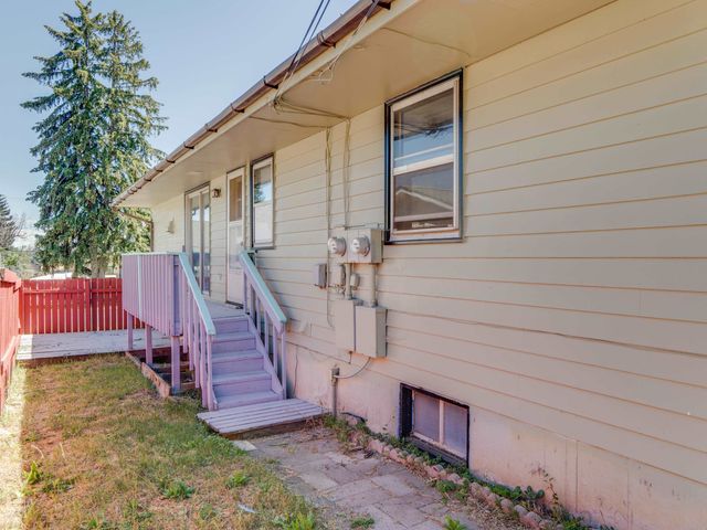 104 3rd St, Cheney, WA 99004