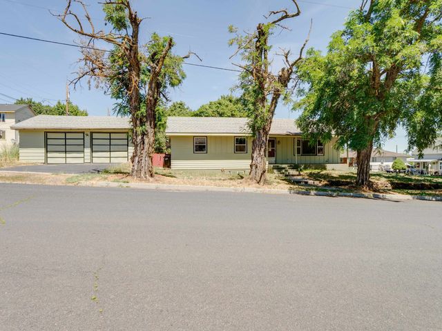 104 3rd St, Cheney, WA 99004