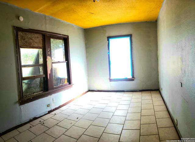 416 PEACOCK AVE, San Antonio, TX 78201