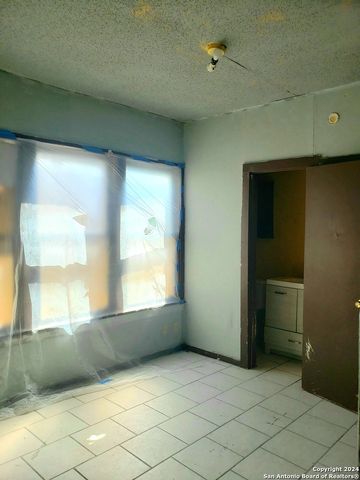 416 PEACOCK AVE, San Antonio, TX 78201