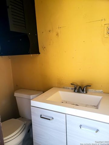 416 PEACOCK AVE, San Antonio, TX 78201