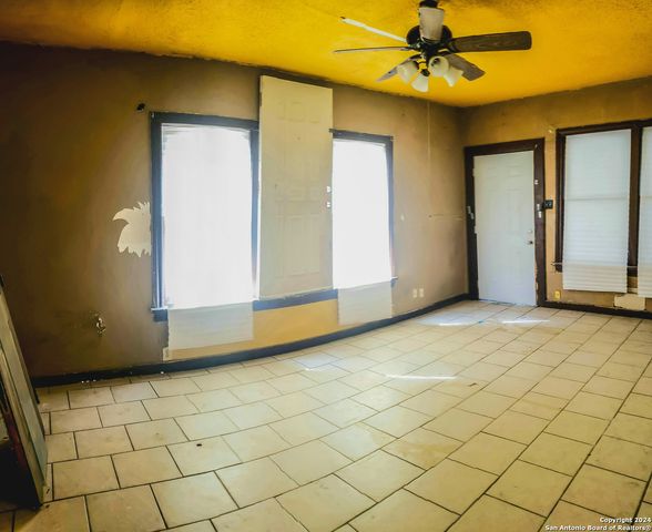 416 PEACOCK AVE, San Antonio, TX 78201
