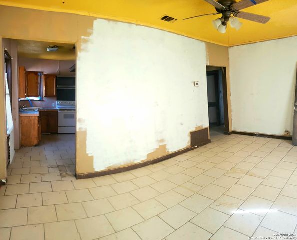 416 PEACOCK AVE, San Antonio, TX 78201