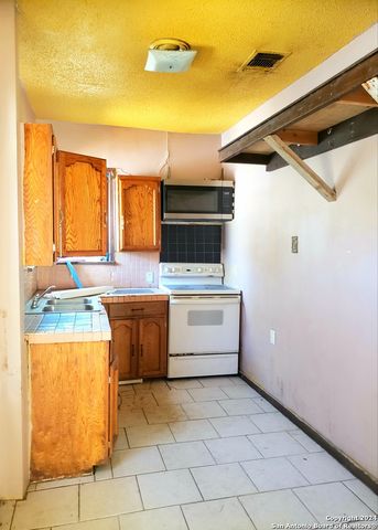 416 PEACOCK AVE, San Antonio, TX 78201