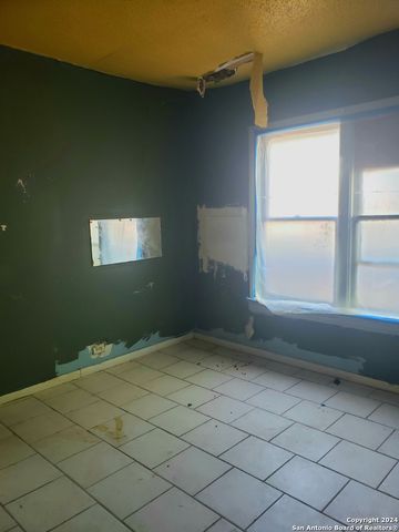 416 PEACOCK AVE, San Antonio, TX 78201