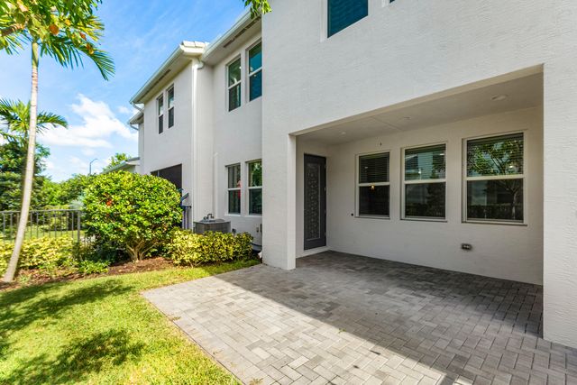 16474 Helix Court, The Acreage, FL 33470