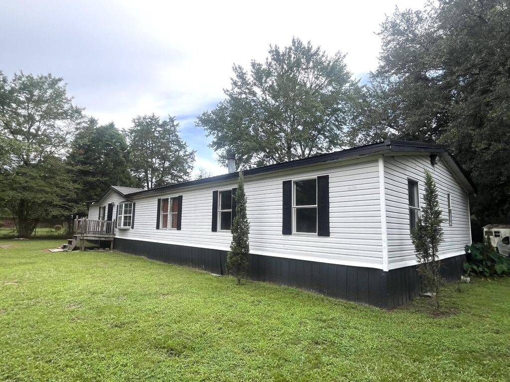 734 Henry Street, Walterboro, SC 29488