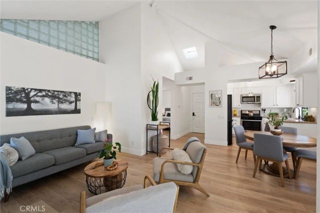 4782 Tiara 203, Huntington Beach, CA 92649