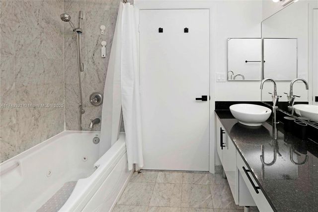 31 SE 5th St 3916, Miami, FL 33131