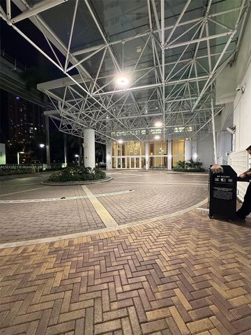 31 SE 5th St 3916, Miami, FL 33131