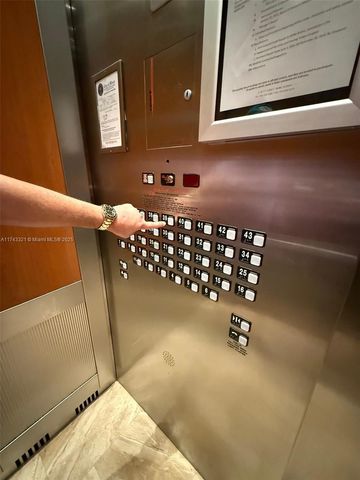 31 SE 5th St 3916, Miami, FL 33131