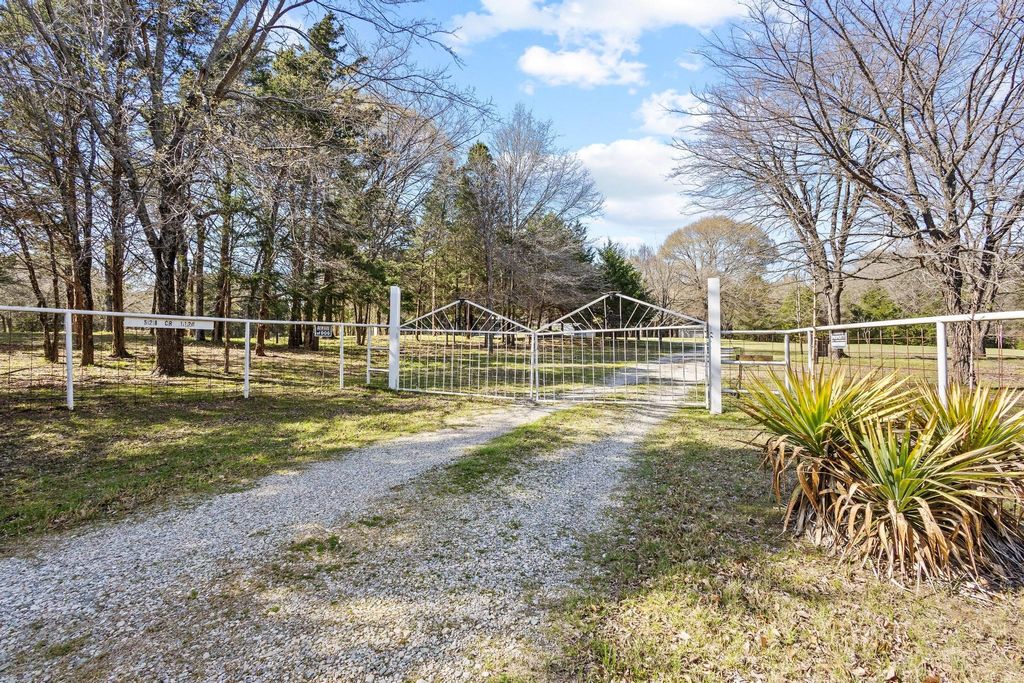 528 County Road 1120, Ravenna, TX 75476