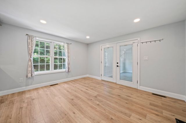 379 West Washington Street, Hanson, MA 02341
